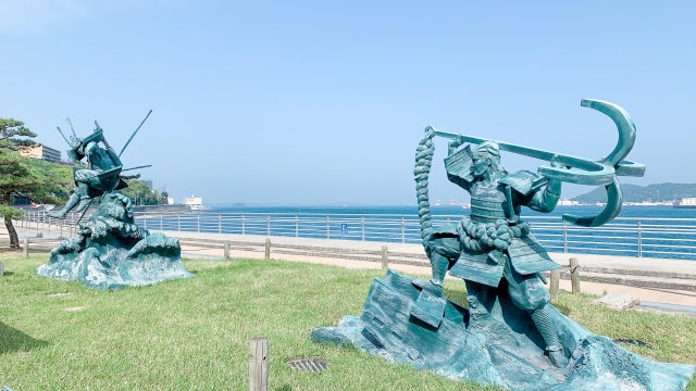 源平合戦の像
